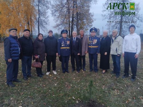 Россия Герое Александр Калери Яңа Кенәрдә агач утыртты