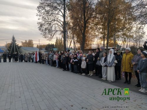 Россия Герое Александр Калери Яңа Кенәрдә агач утыртты