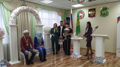 Бүген Арча ЗАГСында 55 ел бергә яшәгән юбилярларны котладылар