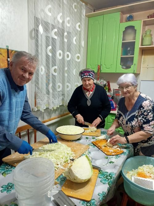 Бөтен Арча, Күпербаш халкы кәбестә тозлый