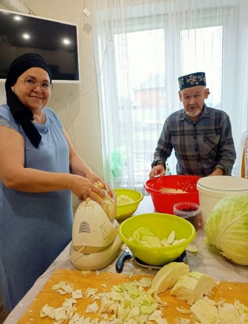 Бөтен Арча, Күпербаш халкы кәбестә тозлый