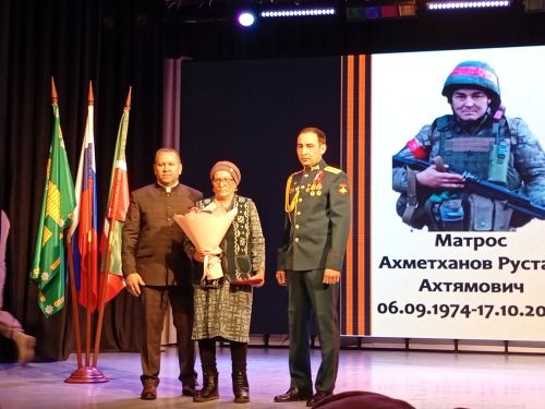 Ул мизгелләрдә бөтен зал елады