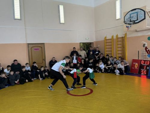 «Яңарыш» ширкәте яшь көрәшчеләр арасында бәйге уздырды