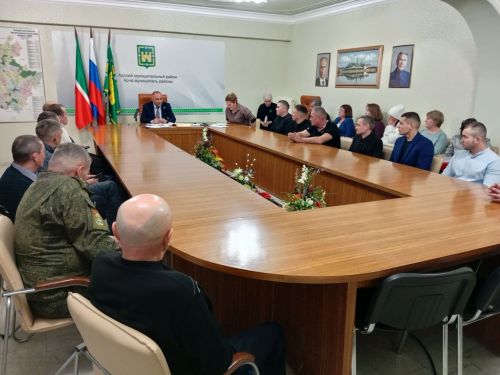 Махсус хәрби операция зонасыннан кайткан егетләр белән очрашу узды