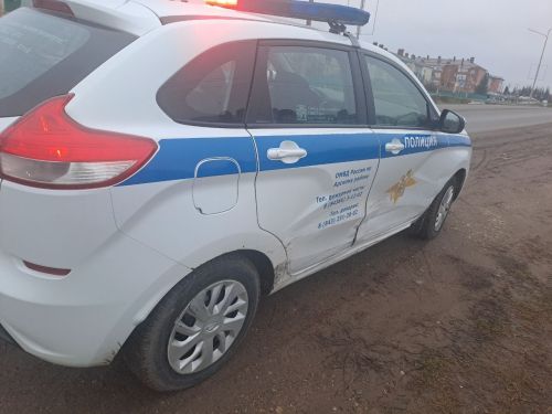 Арчада бер кеше урланган машина белән юл кырыена төшеп кадала