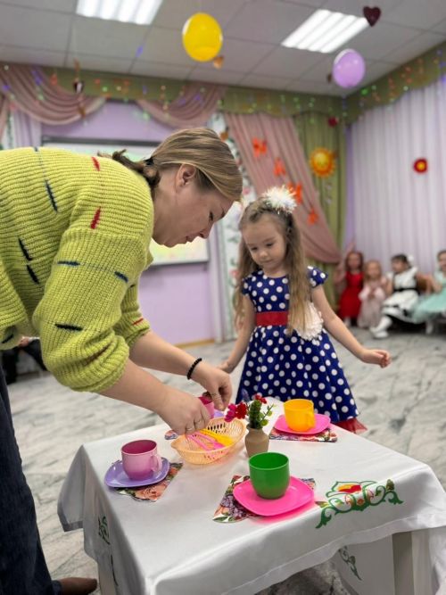 Әниемә бүләгем: Арчаның беренче балалар бакчасында Әниләр көнен билгеләп үттеләр
