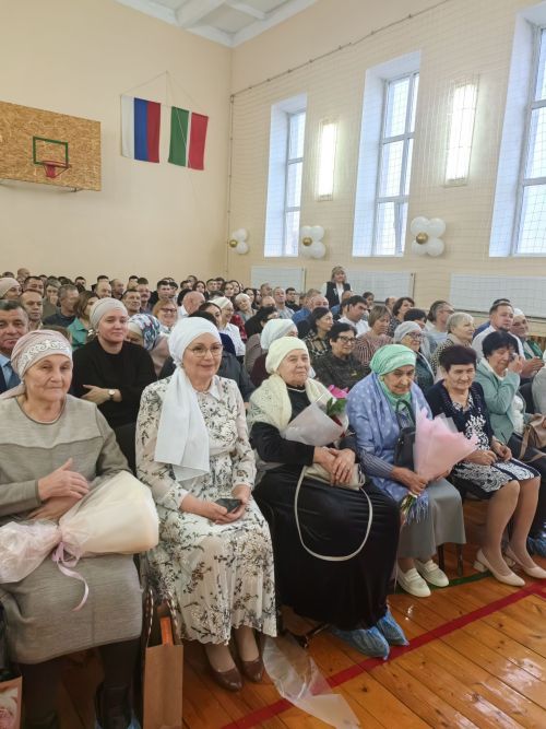 “50, 100 еллыкларны да каршы алырга язсын!”: Наласа урта мәктәбе 45 еллык юбилеен билгеләп үтте