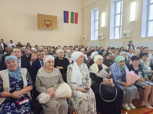“50, 100 еллыкларны да каршы алырга язсын!”: Наласа урта мәктәбе 45 еллык юбилеен билгеләп үтте