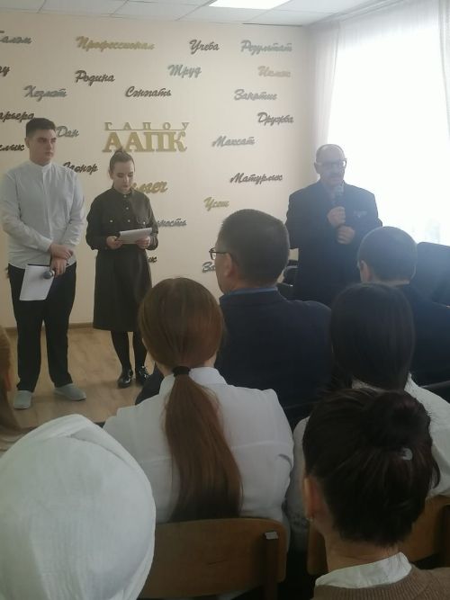 Студентлар белән очрашуда