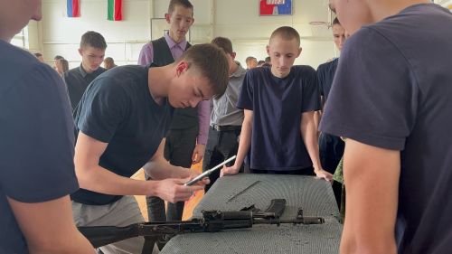 Ватанны саклаучылар көнен мәктәпләрдә билгеләп үттеләр