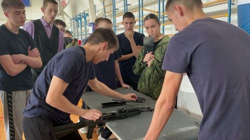 Ватанны саклаучылар көнен мәктәпләрдә билгеләп үттеләр