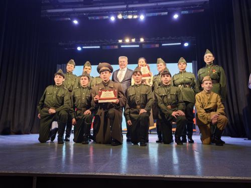 Арчада Ватанны саклаучыларга багышланган мәктәп театр коллективлары бәйгесе җиңүчеләрен бүләкләделәр