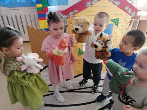 Балалар бакчасындагы нәниләр төркемендә бармак театры эшчәнлеге