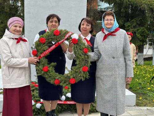 Арчада Пионерия көне: Ленин һәйкәле каршында чәчәкләр, барабан тавышы, осталык дәресләре, учак һәм кайнар ботка