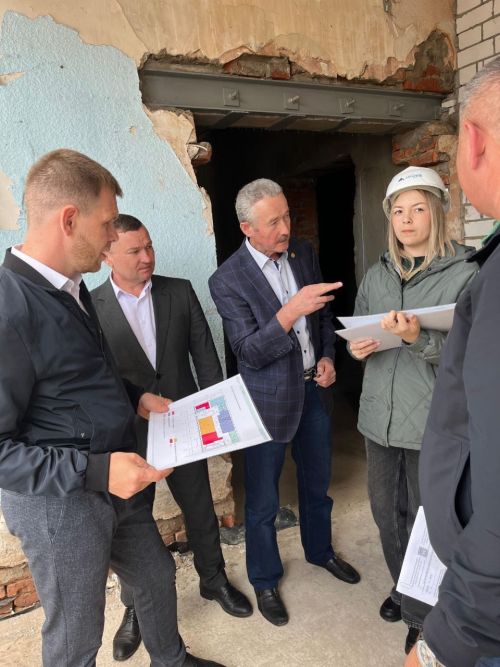 Министр урынбасары Арчада төзелә торган яшьләр үзәгендә эш барышы белән танышты