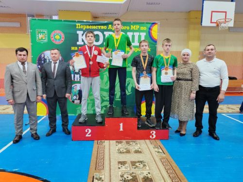 Искәндәровлар бүләге кемгә эләкте?