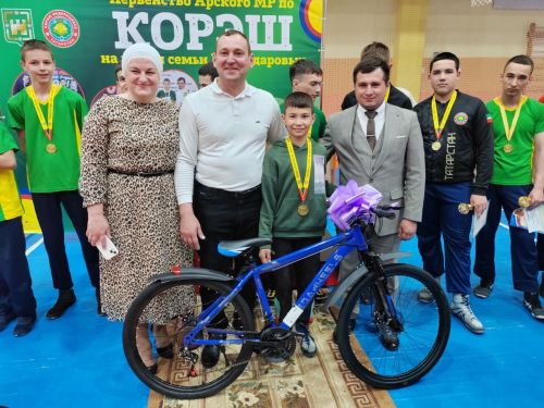 Искәндәровлар бүләге кемгә эләкте?