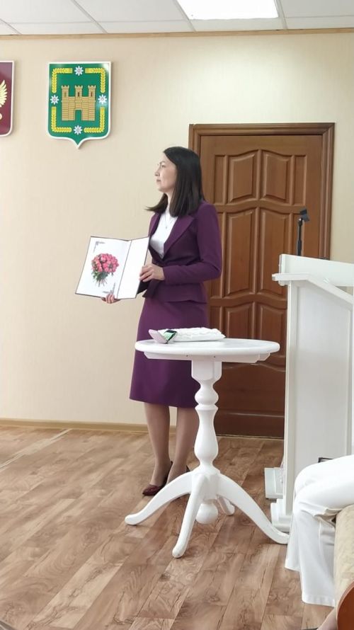 Бүген ЗАГСта юбилярларны котладылар