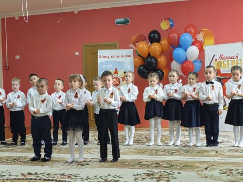 “Хәтер яши”: Арчаның тугызынчы балалар бакчасында Бөек Җиңүнең 80 еллыгына багышланган митинг үтте