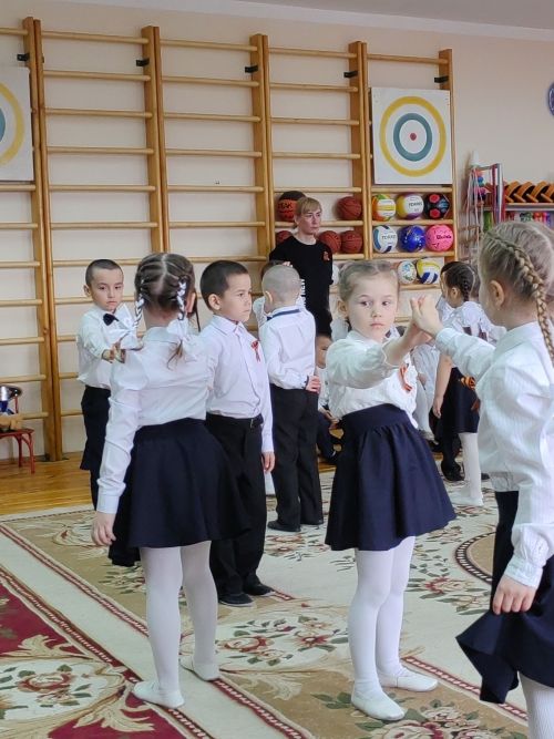 “Хәтер яши”: Арчаның тугызынчы балалар бакчасында Бөек Җиңүнең 80 еллыгына багышланган митинг үтте