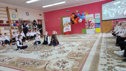 “Хәтер яши”: Арчаның тугызынчы балалар бакчасында Бөек Җиңүнең 80 еллыгына багышланган митинг үтте