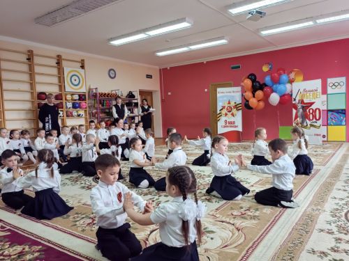 “Хәтер яши”: Арчаның тугызынчы балалар бакчасында Бөек Җиңүнең 80 еллыгына багышланган митинг үтте