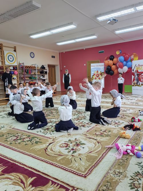 “Хәтер яши”: Арчаның тугызынчы балалар бакчасында Бөек Җиңүнең 80 еллыгына багышланган митинг үтте