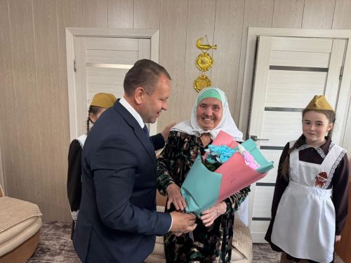 Ветераннар, сезгә тиеш әле бик күп язлар...