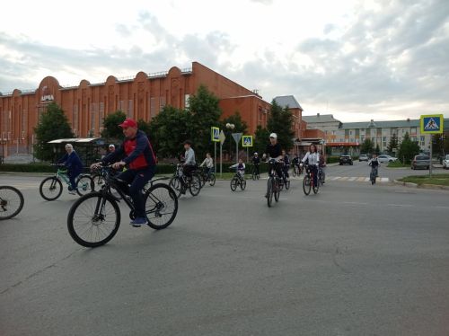 Арчада Россия көне уңаеннан велосипедта йөрделәр