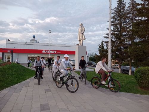 Арчада Россия көне уңаеннан велосипедта йөрделәр