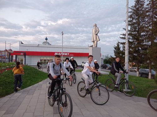 Арчада Россия көне уңаеннан велосипедта йөрделәр
