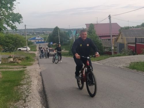 Арчада Россия көне уңаеннан велосипедта йөрделәр