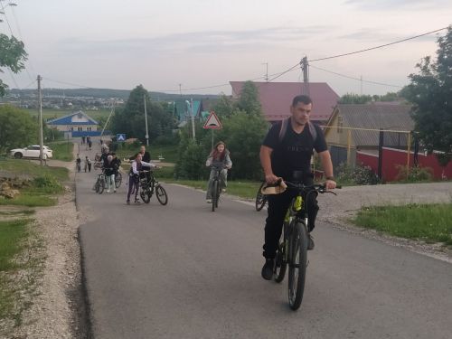 Арчада Россия көне уңаеннан велосипедта йөрделәр