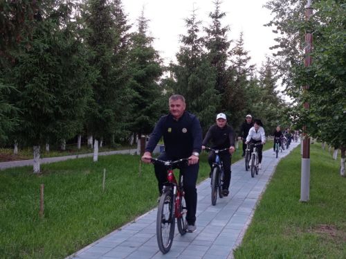 Арчада Россия көне уңаеннан велосипедта йөрделәр