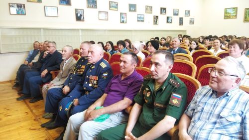 Яңа Кенәрдә җиһангирлар очрашты
