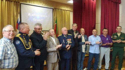 Яңа Кенәрдә җиһангирлар очрашты