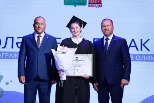 Самира Хасанова - лучший выпускник 2025 года
