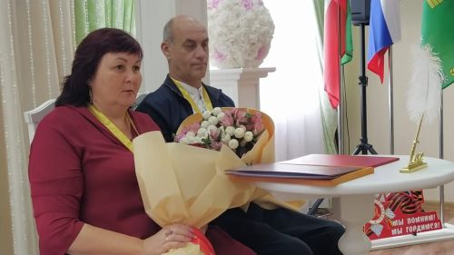 Бүген ЗАГСта юбилярларны котладылар