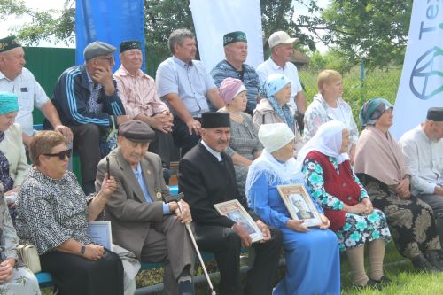 Урта Сәрдә авылында Бөек Ватан сугышы батырлары истәлегенә һәйкәл ачылды