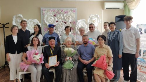 Арча станциясендә яшәүче Рауза һәм Хаҗинур Садыйковларны зөбәрҗәт туйлары белән котладылар