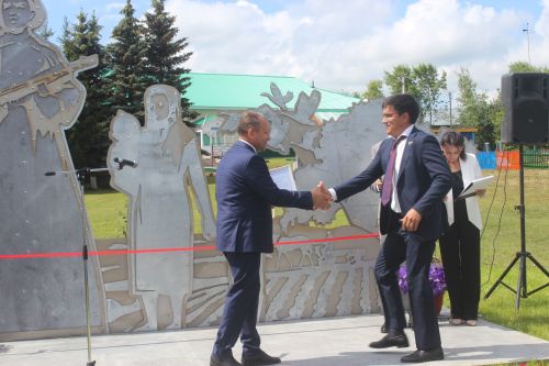 Урта Сәрдә авылында Бөек Ватан сугышы батырлары истәлегенә һәйкәл ачылды