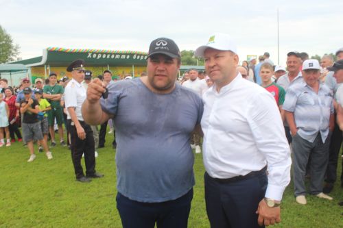 Нияз белән Илшатка - тәкә, Илнурга - машина!