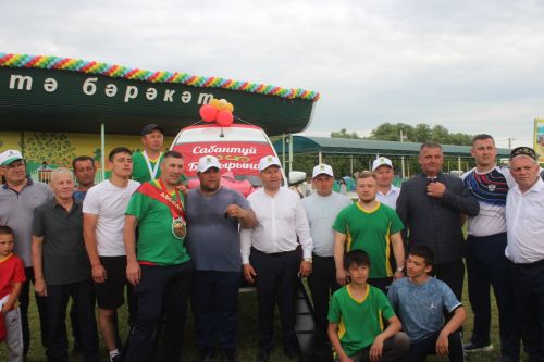Нияз белән Илшатка - тәкә, Илнурга - машина!