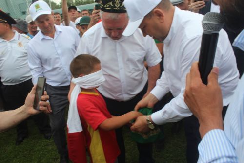 Нияз белән Илшатка - тәкә, Илнурга - машина!