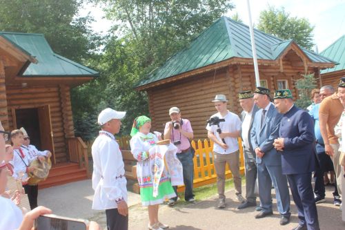 Нияз белән Илшатка - тәкә, Илнурга - машина!
