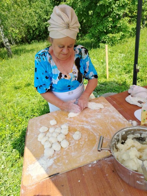 Арчада яшәүче Алмаз Шәйхиев балаларга бәйрәм бүләк итте