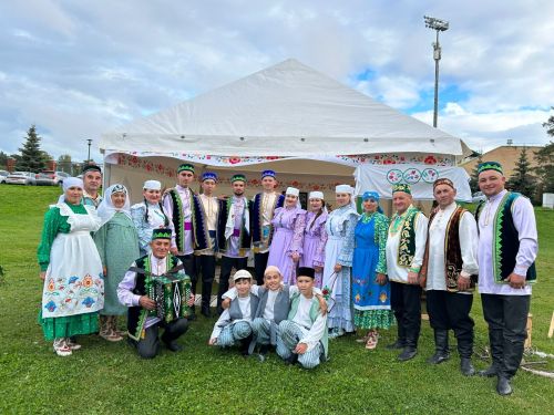 Районыбызның «Хәзинә» фольклор коллективы Казанда «Солдатка озату» күренешен тәкъдим итте