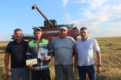 Алдынгыларга бүләкләр тапшырылды