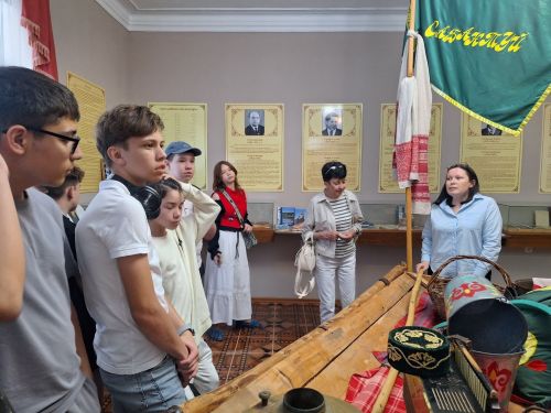 Бергәләшеп эшлик, дуслар