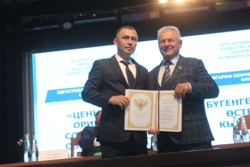 Алар иң зур хөрмәткә лаек: Арчада мәгариф хезмәткәрләренең август конференциясе узды